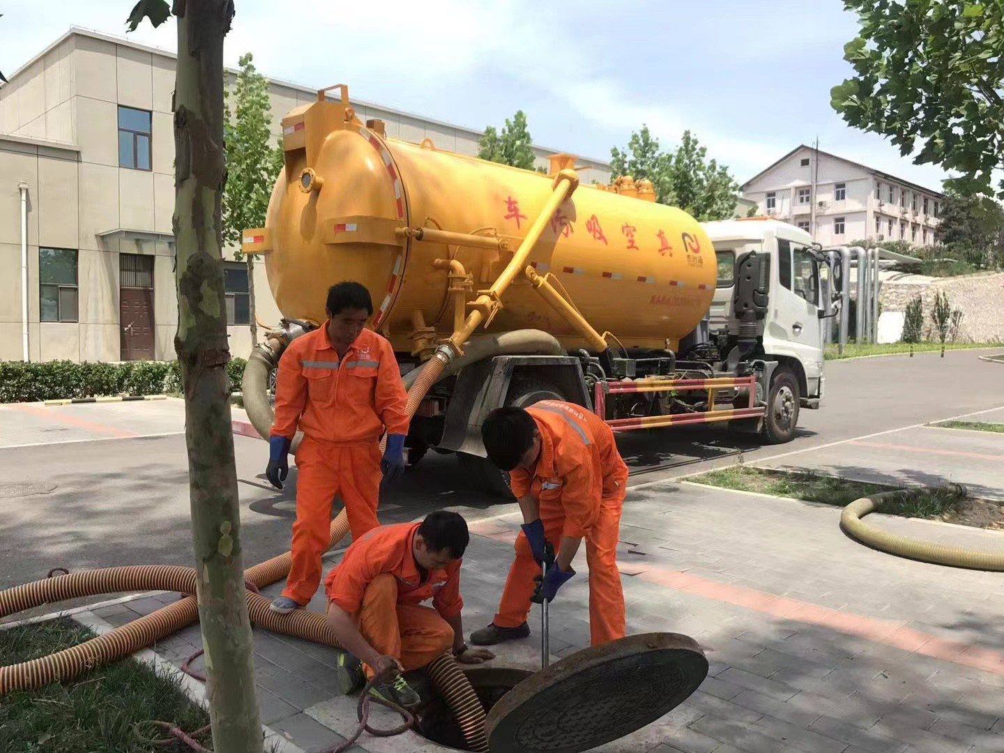 柳北化粪池清理与5-8吨吸粪车施工效率分析